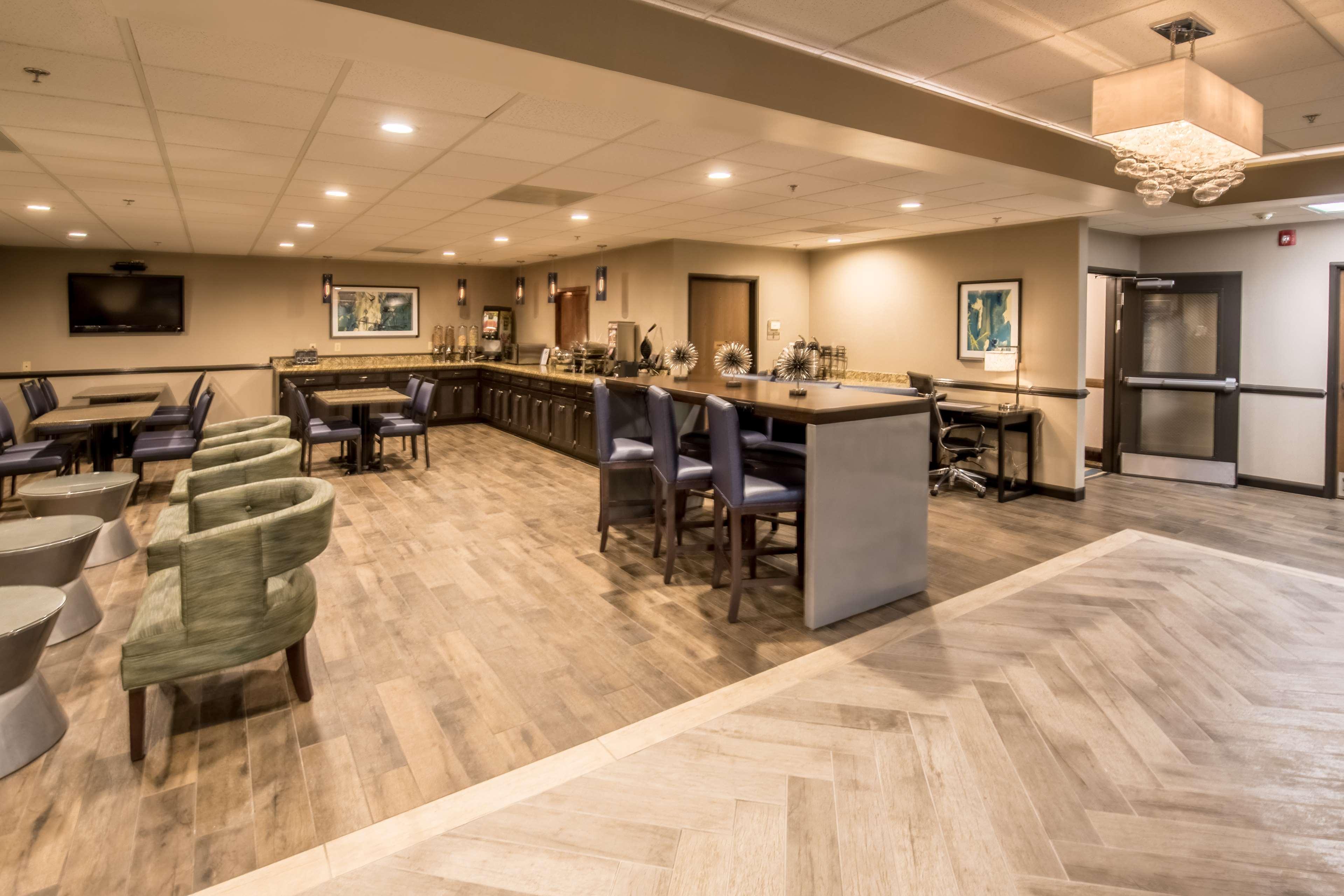 Best Western Augusta West Екстериор снимка