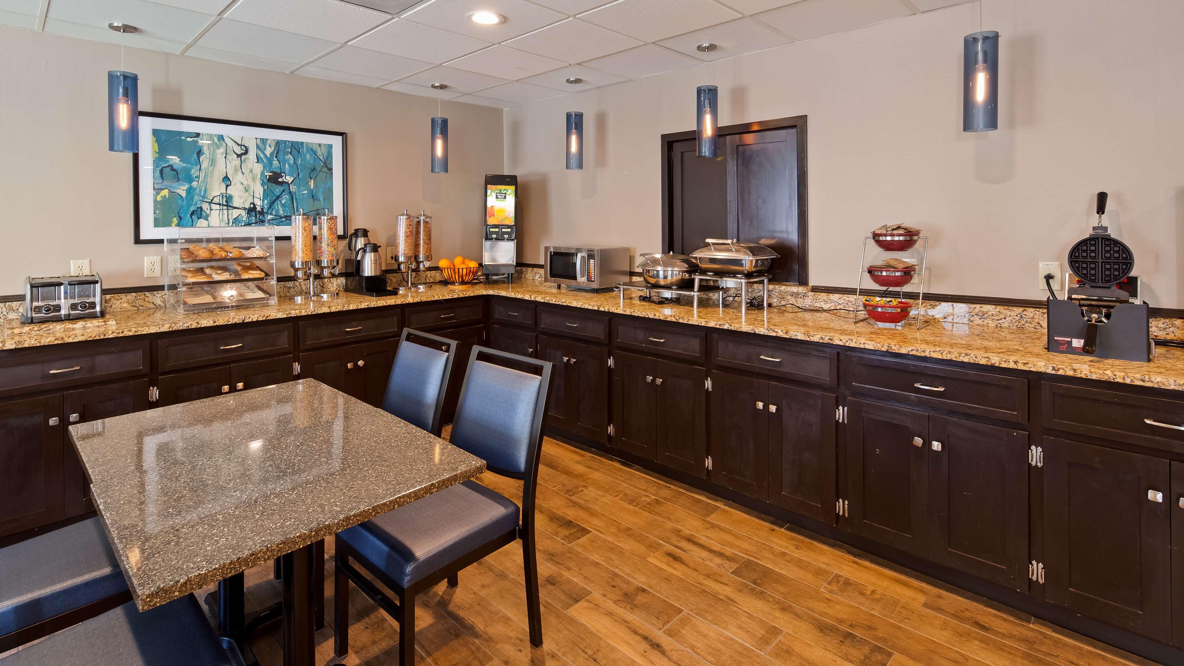 Best Western Augusta West Екстериор снимка